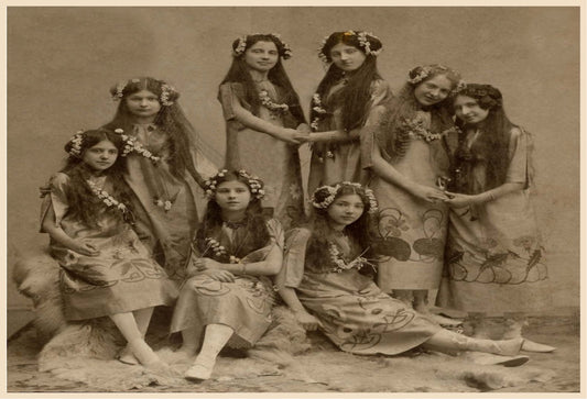 Beautiful Long Hair Maidens 1800