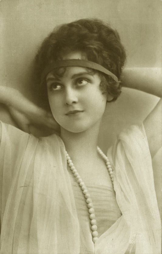 1910 flapper girl vintage photo
